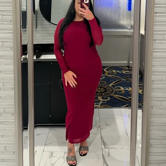 ReoRia Elegant Long-Sleeve Plum Evening Gown - Medium - Picture 9 of 10